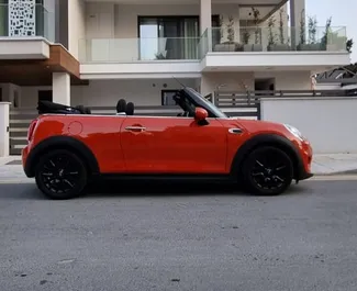 Mini Cooper Cabrio 2019 – wynajem od właścicieli w Limassol (Cypr).