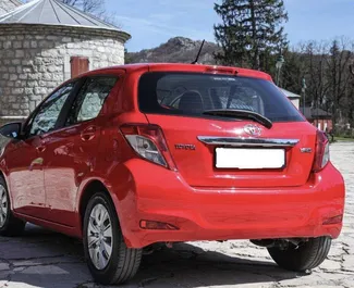 Toyota Yaris – samochód kategorii Ekonomiczny, Komfort na wynajem w Czarnogórze ✓ Depozyt 100 EUR ✓ Ubezpieczenie: OC, CDW, Zagranica.