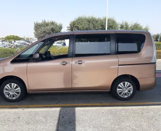 Wynajmij Nissan Serena 2016 na Cyprze. Paliwo: Benzyna. Moc: 120 KM ➤ Koszt od 60 EUR za dobę.