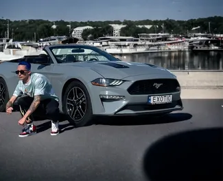 Wynajmij Ford Mustang Cabrio 2019 w Gruzji. Paliwo: Benzyna. Moc: 317 KM ➤ Koszt od 275 GEL za dobę.