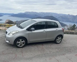 Wynajmij Toyota Yaris 2009 w Czarnogórze. Paliwo: Diesel. Moc: 95 KM ➤ Koszt od 25 EUR za dobę.