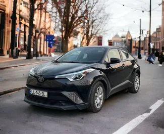 Wynajmij Toyota C-HR 2018 w Gruzji. Paliwo: Benzyna. Moc: 150 KM ➤ Koszt od 105 GEL za dobę.