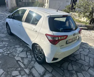 Toyota Yaris – samochód kategorii Ekonomiczny, Komfort na wynajem w Czarnogórze ✓ Depozyt 100 EUR ✓ Ubezpieczenie: OC, CDW, Zagranica.