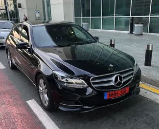 Wypożyczalnia Mercedes-Benz E220 w Limassol, Cypr ✓ Nr 2083. ✓ Skrzynia Automatyczna ✓ Opinii: 1.