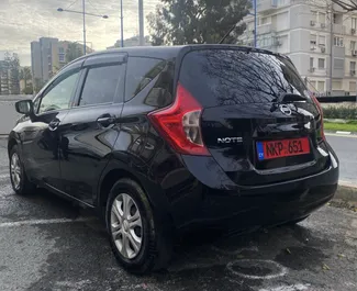 Wynajmij Nissan Note 2017 na Cyprze. Paliwo: Benzyna. Moc: 88 KM ➤ Koszt od 20 EUR za dobę.