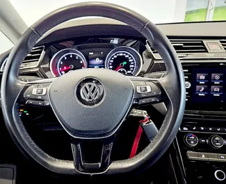 Volkswagen Touran 2018 – wynajem od właścicieli w Pradze (Czechy).