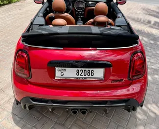 Wynajmij Mini John Cooper Works Convertible 2023 w ZEA. Paliwo: Benzyna. Moc: 190 KM ➤ Koszt od 350 AED za dobę.