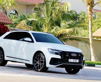 Wynajmij Audi Q8 2021 w ZEA. Paliwo: Benzyna. Moc: 340 KM ➤ Koszt od 700 AED za dobę.