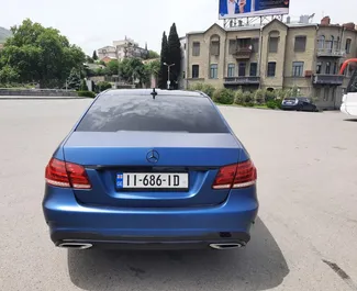 Silnik Benzyna 3,5 l – Wynajmij Mercedes-Benz E-Class w Tbilisi.