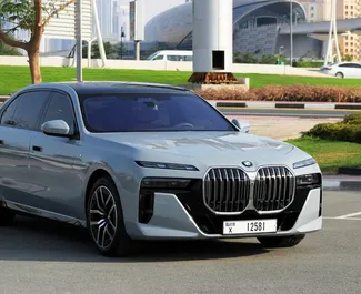 Wypożyczalnia BMW 735i w Dubaju, ZEA ✓ Nr 6648. ✓ Skrzynia Automatyczna ✓ Opinii: 0.