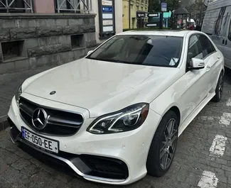 Wypożyczalnia Mercedes-Benz E-Class w Tbilisi, Gruzja ✓ Nr 6573. ✓ Skrzynia Automatyczna ✓ Opinii: 1.