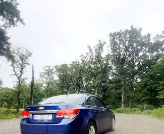 Wynajmij Chevrolet Cruze 2013 w Gruzji. Paliwo: Benzyna. Moc: 140 KM ➤ Koszt od 90 GEL za dobę.