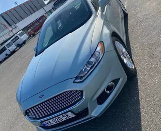 Wynajmij Ford Fusion Sedan 2017 w Gruzji. Paliwo: Hybryda. Moc: 220 KM ➤ Koszt od 100 GEL za dobę.