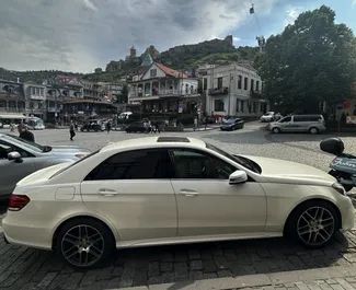 Wynajem samochodu Mercedes-Benz E-Class nr 6573 (Automatyczna) w Tbilisi, z silnikiem 3,5l. Benzyna ➤ Bezpośrednio od Davit w Gruzji.