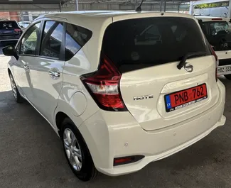 Wynajmij Nissan Note 2021 na Cyprze. Paliwo: Benzyna. Moc: 108 KM ➤ Koszt od 24 EUR za dobę.