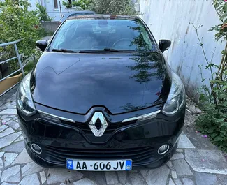 Wypożyczalnia Renault Clio 4 na lotnisku w Tiranie, Albania ✓ Nr 7020. ✓ Skrzynia Manualna ✓ Opinii: 3.