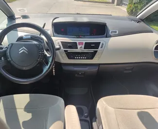 Citroen C4 Grand Picasso – samochód kategorii Komfort, Premium, Minivan na wynajem w Albanii ✓ Depozyt 100 EUR ✓ Ubezpieczenie: OC, CDW, SCDW, FDW, Od Kradzieży.