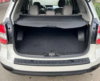 Subaru Forester 2013 do wynajęcia w Tbilisi. Limit przebiegu nieograniczony.