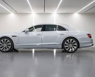 Wynajmij Bentley Flying Spur 2021 w ZEA. Paliwo: Benzyna. Moc: 626 KM ➤ Koszt od 2416 AED za dobę.