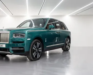 Wypożyczalnia Rolls-Royce Cullinan w Dubaju, ZEA ✓ Nr 6764. ✓ Skrzynia Automatyczna ✓ Opinii: 0.