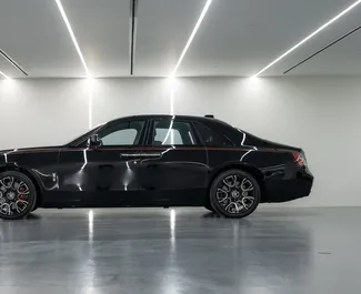 Wynajmij Rolls-Royce Ghost 2 2022 w ZEA. Paliwo: Benzyna. Moc: 563 KM ➤ Koszt od 5342 AED za dobę.