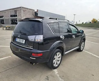 Wynajmij Mitsubishi Outlander 2012 w Gruzji. Paliwo: Benzyna. Moc: 220 KM ➤ Koszt od 77 GEL za dobę.