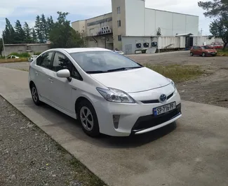 Wynajmij Toyota Prius 2012 w Gruzji. Paliwo: Benzyna. Moc: 170 KM ➤ Koszt od 115 GEL za dobę.