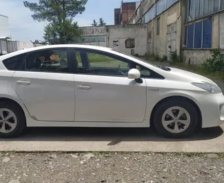 Toyota Prius – samochód kategorii Ekonomiczny, Komfort na wynajem w Gruzji ✓ Depozyt 200 GEL ✓ Ubezpieczenie: OC, CDW, SCDW, FDW, Pasażerowie, Od Kradzieży, Bez Depozytu.