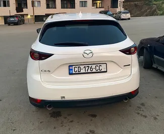 Wnętrze Mazda CX-5 do wynajęcia w Gruzji. Doskonały samochód 5-osobowy. ✓ Skrzynia Automatyczna.