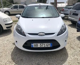 Wynajem samochodu Ford Fiesta nr 7001 (Manualna) na lotnisku w Tiranie, z silnikiem 1,2l. Benzyna ➤ Bezpośrednio od Romeo w Albanii.