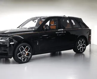 Wypożyczalnia Rolls-Royce Cullinan w Dubaju, ZEA ✓ Nr 6763. ✓ Skrzynia Automatyczna ✓ Opinii: 0.