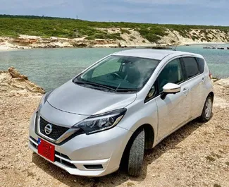 Wynajmij Nissan Note Medalist 2018 na Cyprze. Paliwo: Benzyna. Moc: 90 KM ➤ Koszt od 25 EUR za dobę.