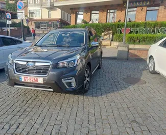 Wnętrze Subaru Forester Limited do wynajęcia w Gruzji. Doskonały samochód 5-osobowy. ✓ Skrzynia Automatyczna.