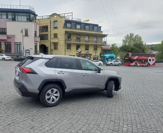 Toyota Rav4 2022 do wynajęcia w Tbilisi. Limit przebiegu nieograniczony.