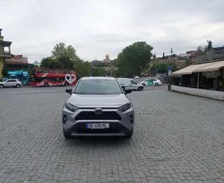 Wynajmij Toyota Rav4 2022 w Gruzji. Paliwo: Benzyna. Moc: 200 KM ➤ Koszt od 220 GEL za dobę.