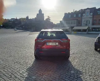 Wynajmij Toyota Rav4 2022 w Gruzji. Paliwo: Benzyna. Moc: 200 KM ➤ Koszt od 220 GEL za dobę.