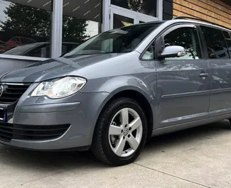 Wypożyczalnia Volkswagen Touran w Tiranie, Albania ✓ Nr 7047. ✓ Skrzynia Automatyczna ✓ Opinii: 1.