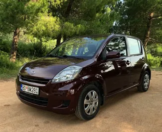 Wynajem samochodu Daihatsu Sirion nr 6584 (Automatyczna) w Budvie, z silnikiem 1,3l. Benzyna ➤ Bezpośrednio od Luka w Czarnogórze.