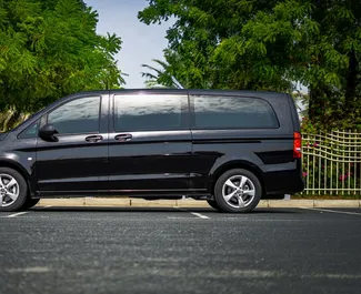 Mercedes-Benz Vito 2019 do wynajęcia w Dubaju. Limit przebiegu 200 km/dzień.