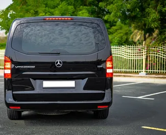 Wnętrze Mercedes-Benz Vito do wynajęcia w ZEA. Doskonały samochód 8-osobowy. ✓ Skrzynia Automatyczna.