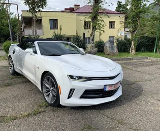 Wynajmij Chevrolet Camaro Cabrio 2016 w Gruzji. Paliwo: Benzyna. Moc: 335 KM ➤ Koszt od 200 GEL za dobę.