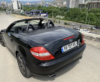 Wynajmij Mercedes-Benz SLK Cabrio 2004 w Gruzji. Paliwo: Benzyna. Moc: 163 KM ➤ Koszt od 150 GEL za dobę.