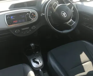 Toyota Yaris 2018 do wynajęcia w Larnace. Limit przebiegu nieograniczony.