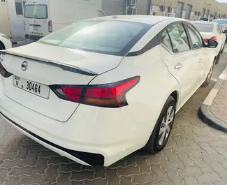 Nissan Altima – samochód kategorii Komfort, Premium na wynajem w ZEA ✓ Depozyt 1000 AED ✓ Ubezpieczenie: OC, SCDW.