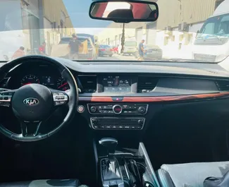 Kia Cadenza 2019 do wynajęcia w Dubaju. Limit przebiegu 200 km/dzień.