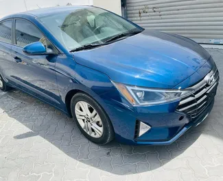 Wynajmij Hyundai Elantra 2019 w ZEA. Paliwo: Benzyna. Moc: 120 KM ➤ Koszt od 80 AED za dobę.