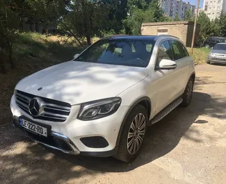 Wynajmij Mercedes-Benz GLC-Class 2018 w Gruzji. Paliwo: Diesel. Moc: 204 KM ➤ Koszt od 474 GEL za dobę.