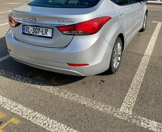 Hyundai Elantra 2015 do wynajęcia na lotnisku w Kutaisi. Limit przebiegu nieograniczony.