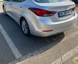 Hyundai Elantra 2015 – wynajem od właścicieli na lotnisku w Kutaisi (Gruzja).