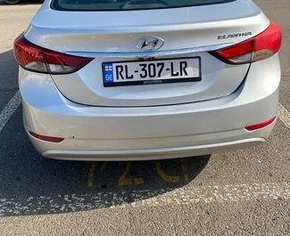 Wnętrze Hyundai Elantra do wynajęcia w Gruzji. Doskonały samochód 5-osobowy. ✓ Skrzynia Automatyczna.